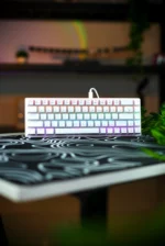 ⁦White Mechanical Arabic Keyboard 60%⁩ - الصورة ⁦4⁩