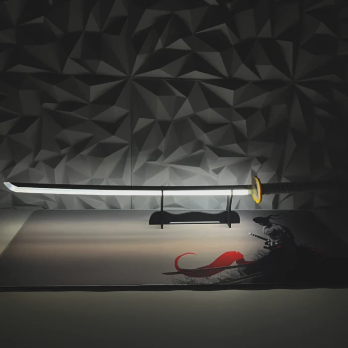 ⁦White Luminous Wooden Sword⁩ - الصورة ⁦4⁩