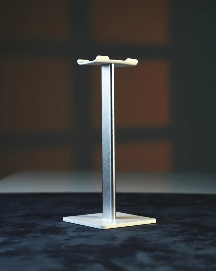 ⁦White Headset Stand⁩ - الصورة ⁦1⁩