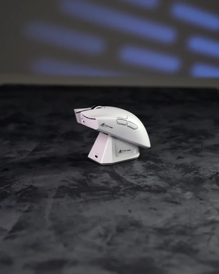 ⁦ATTACK SHARK X11 Wireless Gaming Mouse - White⁩ - الصورة ⁦3⁩